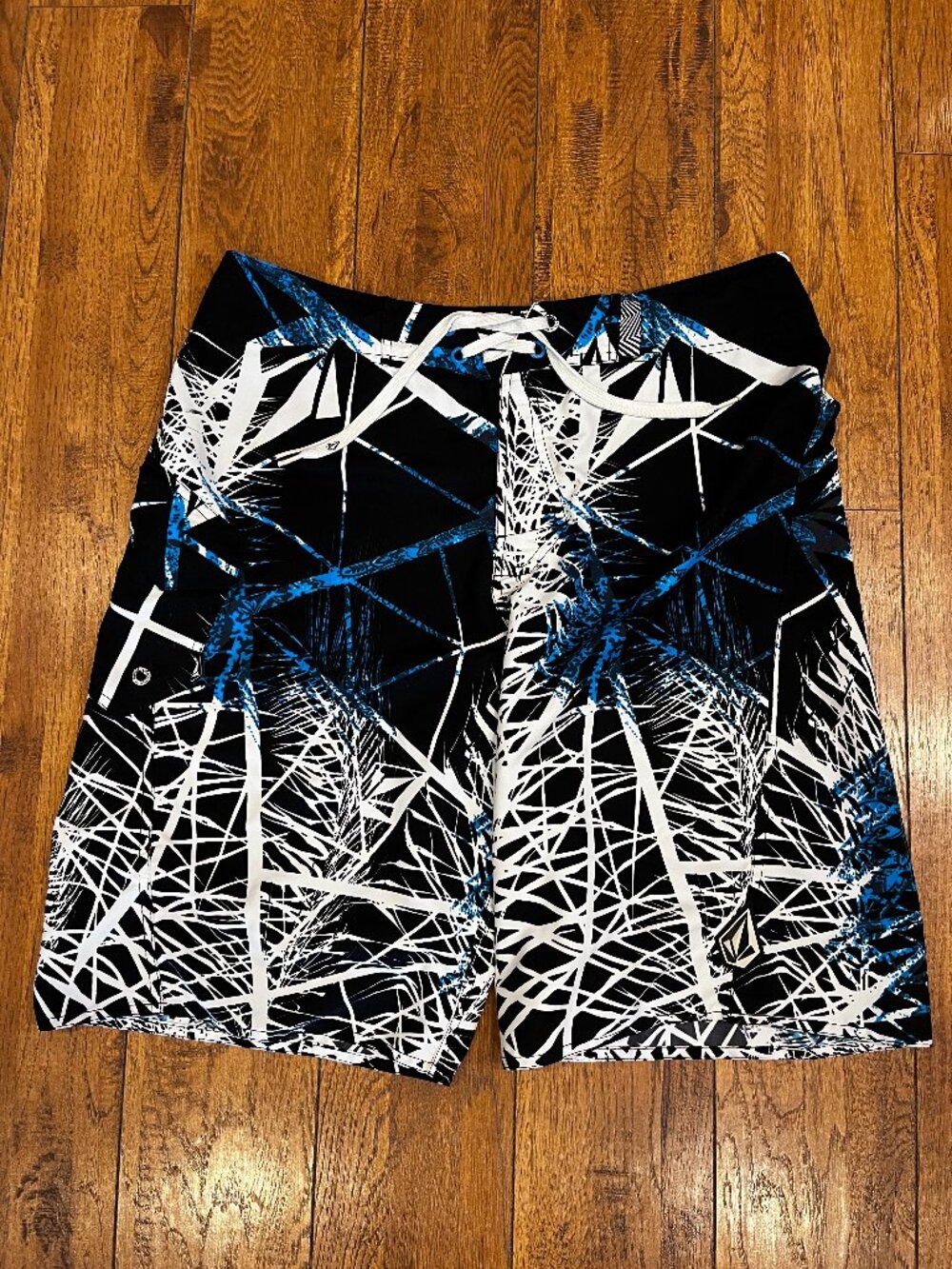 Volcom Men's Abstract, Geometric Line Pattern Board Shorts   SIZE 34